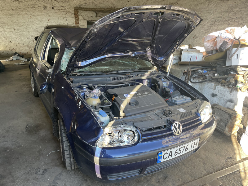 Капот Volkswagen Golf 4 хэтчбек 2001 г.  1.6 л бензин