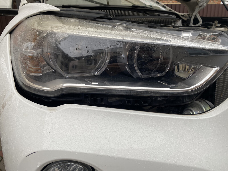 Передня фара BMW X1  2016 2.0 Бензин 