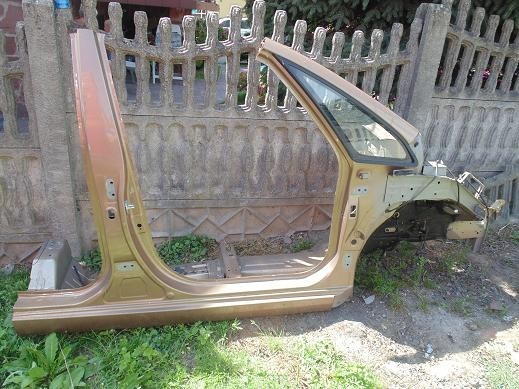 Двері ліва сторона передня ліва четверть з середньою стойкою Kia Venga  2010 хэтчбек 2.0 Бензин Луцк