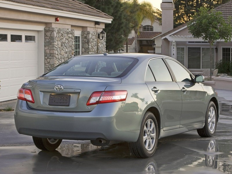 Фонарь задний левый наружный 8156006340   Toyota Camry