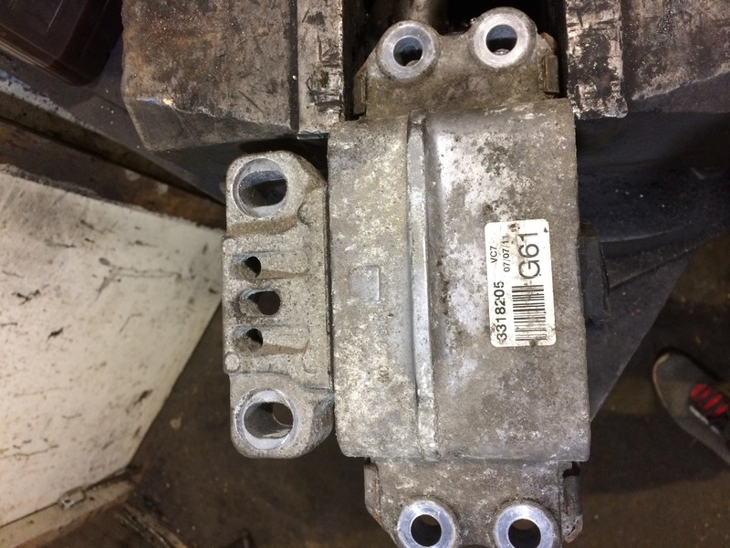 Подушка КПП Skoda Octavia 2011 р.  1.6 л дизель Полтава