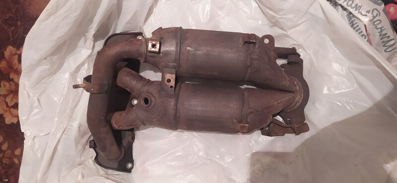 Выпускной коллектор Toyota Avensis Verso  2002 универсал 2.0 Бензин Умань