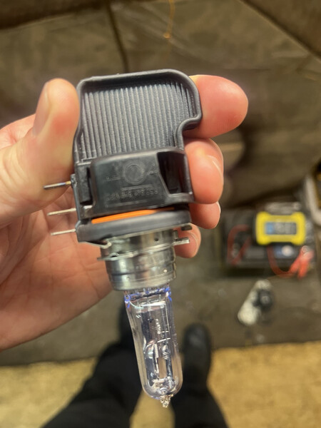 Патрон лампы Volkswagen Golf  2012 хэтчбек 1.4 Бензин 