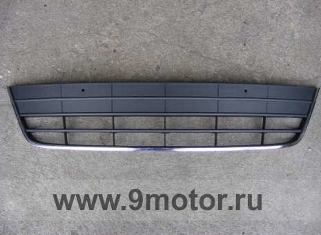 Решетка бампера центральная Volkswagen Tiguan 2012 г.  2.0 л дизель Ровно