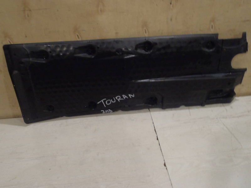 Защита антигравийная правая 1k0825202 as Skoda Octavia  2008 универсал 2.0 Бензин Доброполье