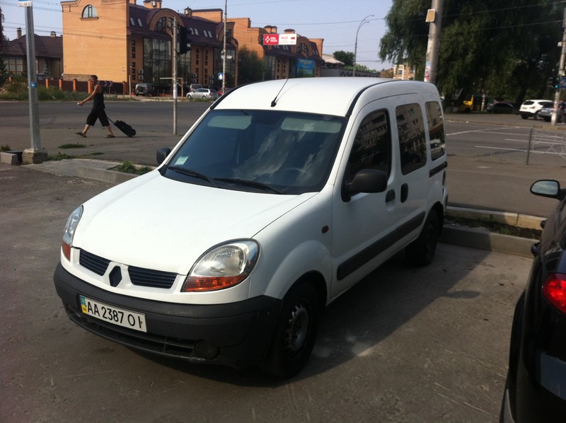 Левое переднее крыло белого цвета Renault Kangoo універсал 2003 р.  1.5 л дизель Київ