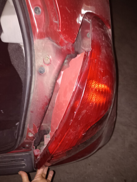Права фара Suzuki Swift  2006 хетчбек 1.3 Дизель 