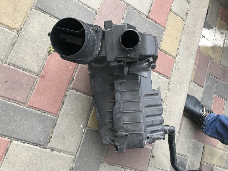 Корпус воздушного фильтра 3C0 129 607 BH   Skoda Octavia, Skoda Octavia A5, Skoda Yeti, Volkswagen Caddy, Volkswagen Jetta, Volkswagen Passat, Volkswagen Tiguan
