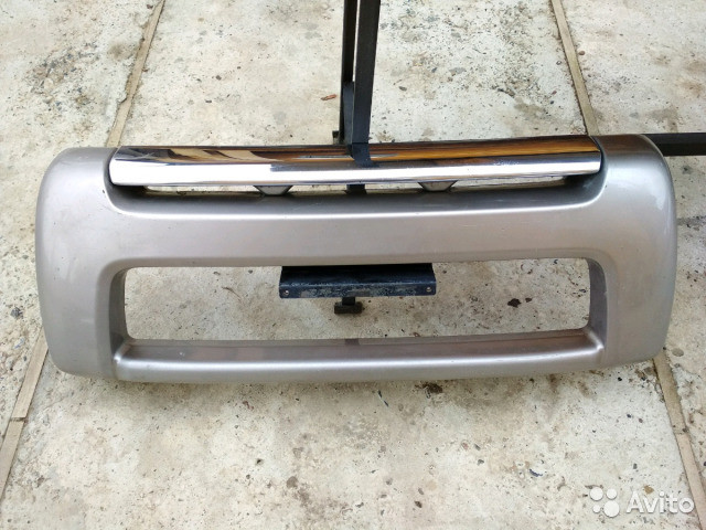 Накладка переднего бампера Toyota Land Cruiser 100  2004 4.2 Дизель Киев