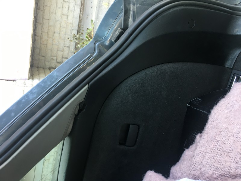 Боковина обшивки багажника Audi A4 B6  2003 универсал 1.9 Дизель Харьков