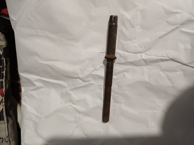 Винт натяжения ролика ремня гур Nissan Almera N17  2008 хетчбек 1.5 Бензин 