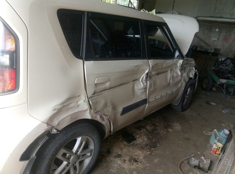 Двері передні праві Kia Soul  2009 хетчбек 1.6 Бензин 