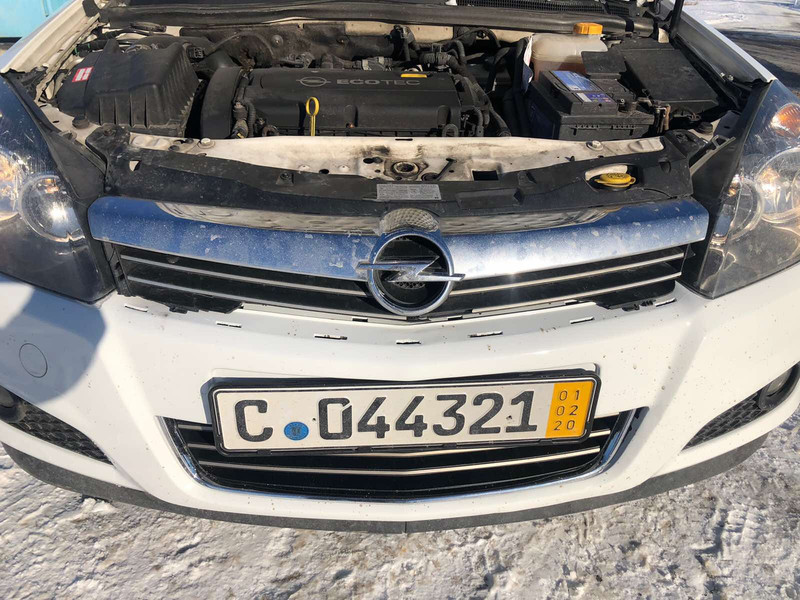 Радиаторная решетка Opel Astra  2009 2.0 Бензин Тернополь