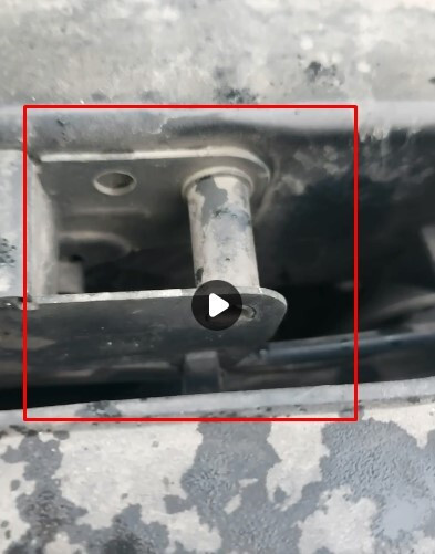 Зацеп гака страховки капота Audi Q3  2016 2.0 Бензин Луцк