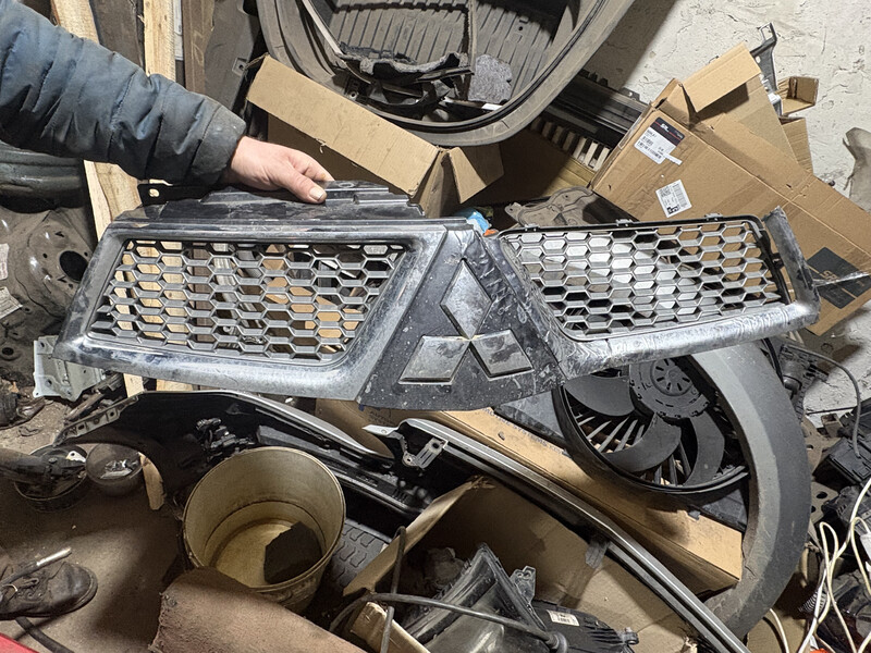 Решетка радиатора Mitsubishi L 200  2012 2.5 Дизель Харьков