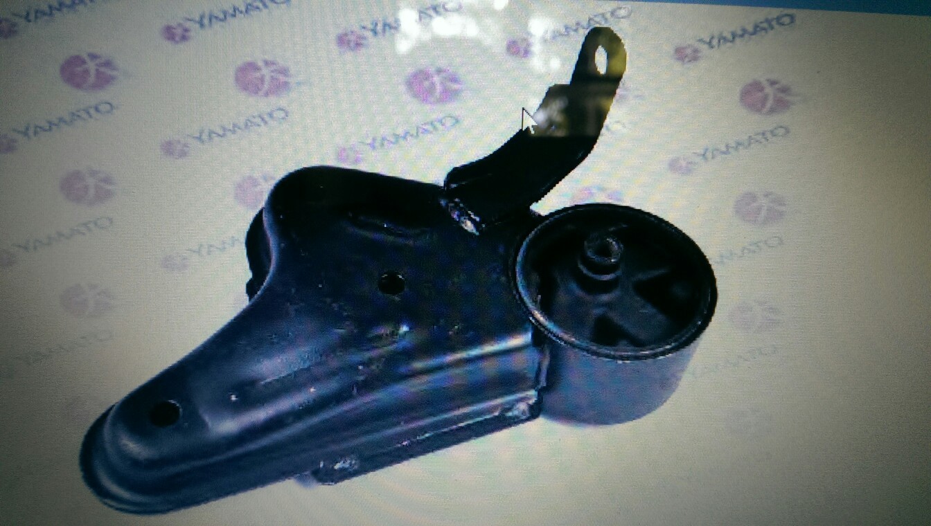 Опора кпп Nissan Sunny B12  1987 1.7 Дизель Николаев