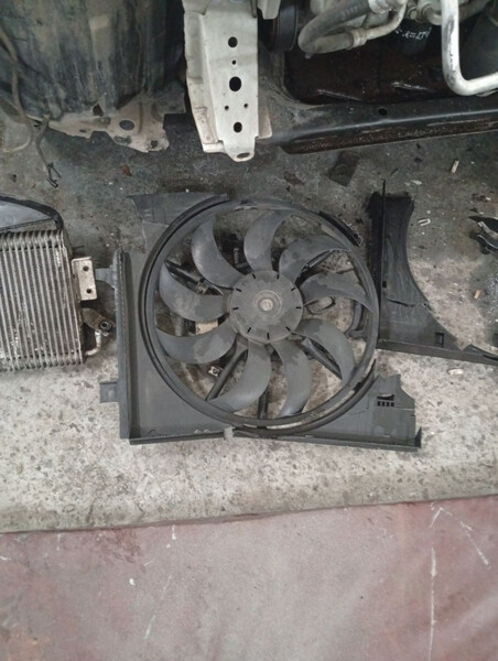 Вентилятор радиатора,діфузор Nissan Juke  2011 хетчбек 1.6 Бензин 