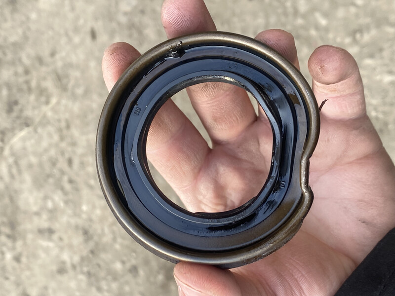 Сальник хвостовика Nissan Navara  2008 2.5 Дизель Городенка