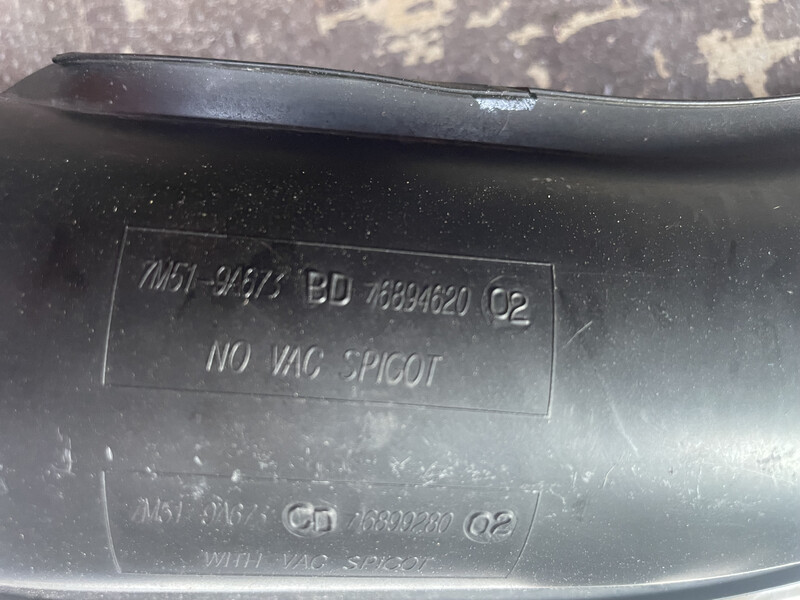 Патрубок воздуховода Ford Focus 2  2008 универсал 1.6 Бензин Бар