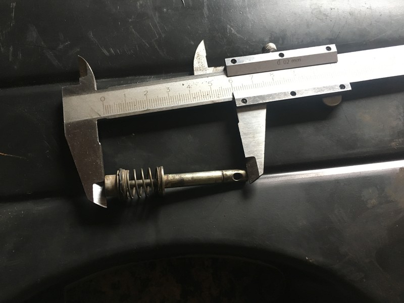 Робочий поршень карбюратора Nissan Bluebird  1986 хетчбек 2.0 Бензин 