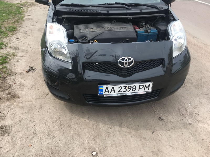 Бампер передний Toyota Yaris  2010 универсал 1.4 Бензин Житомир