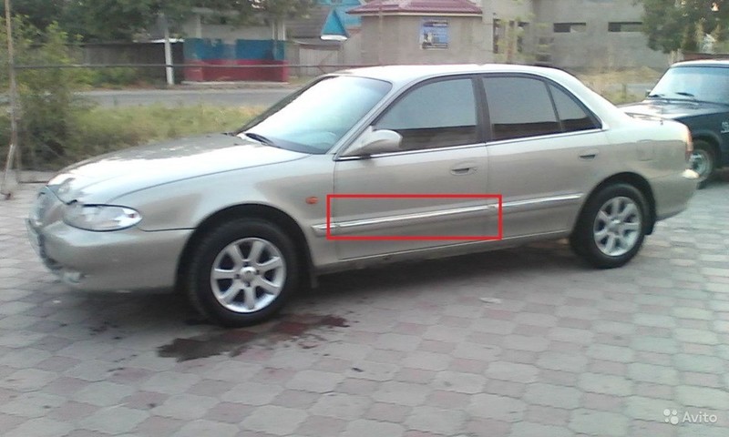 Молдинг водительской двери Hyundai Sonata 3 1997 г.  2.0 л бензин Ровно