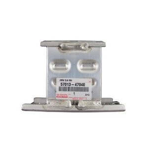 Пятаки крепления усилителя переднего бампера Toyota Prius 30  2013 хетчбек 1.8 Бензин 