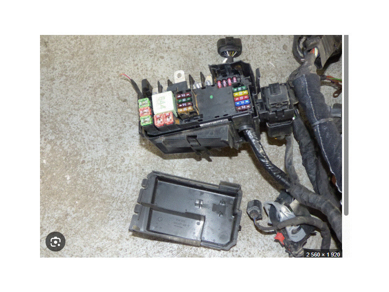 Блок предохранителей 6C0937550C   Skoda Fabia, Skoda Rapid