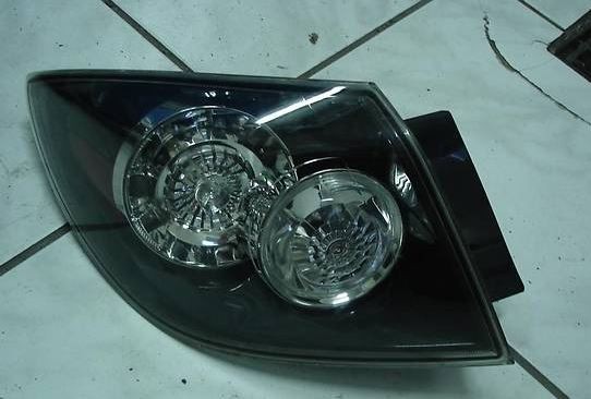 Фонарь задний наружный (левый) Mazda 3 BK  2005 хэтчбек 2.0 Бензин Хмельницкий