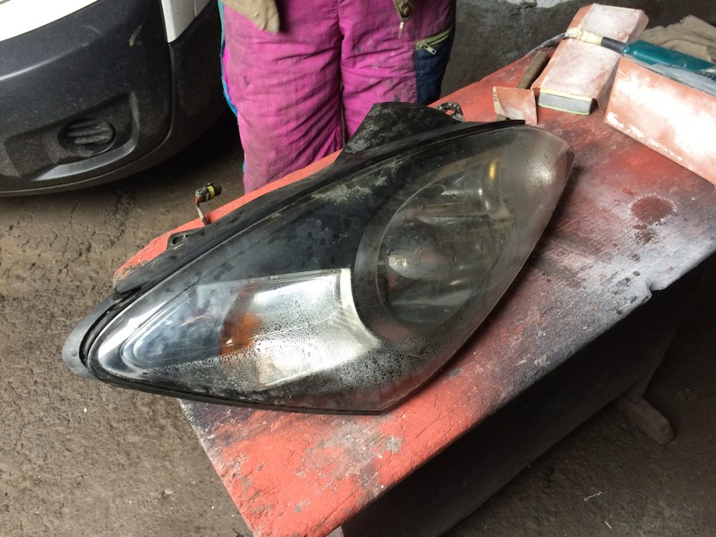 Правую фару Kia pro-Cee`d купе 2008 р.  1.6 л бензин Луцьк