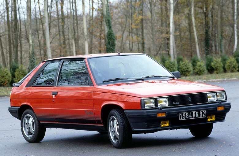 Решетка радиатора Renault 11 хэтчбек 1987 г.  1.7 л бензин Ужгород