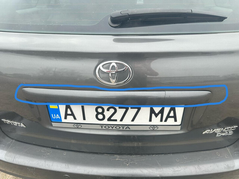 Накладка багажной двери (подсветка) Toyota Avensis  2006 универсал 2.0 Дизель Измаил