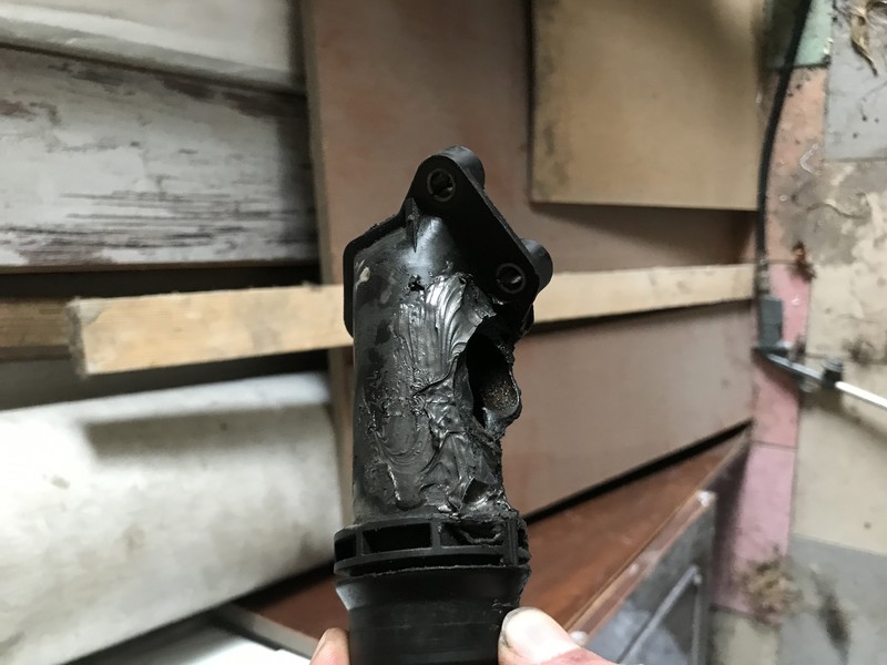 Двойник пластмассовый на антифриз Land Rover Freelander  2002 2.0 Дизель 