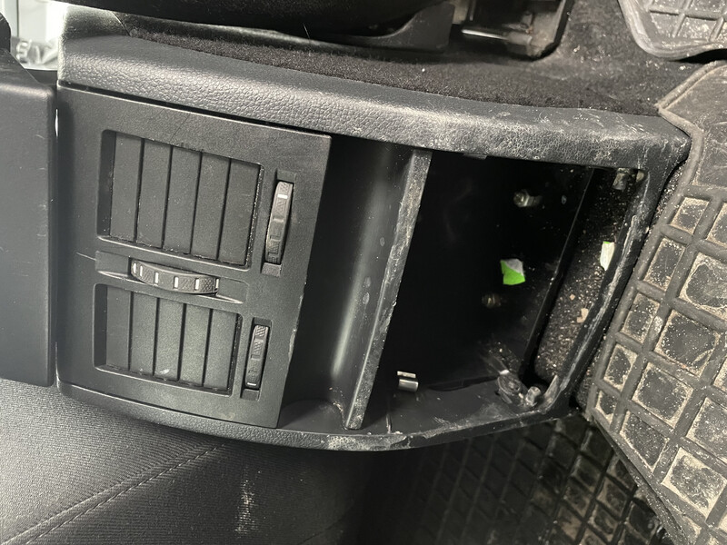 Попельничка, підлокітника Skoda Octavia A5  2008 универсал 1.9 Дизель Тернополь