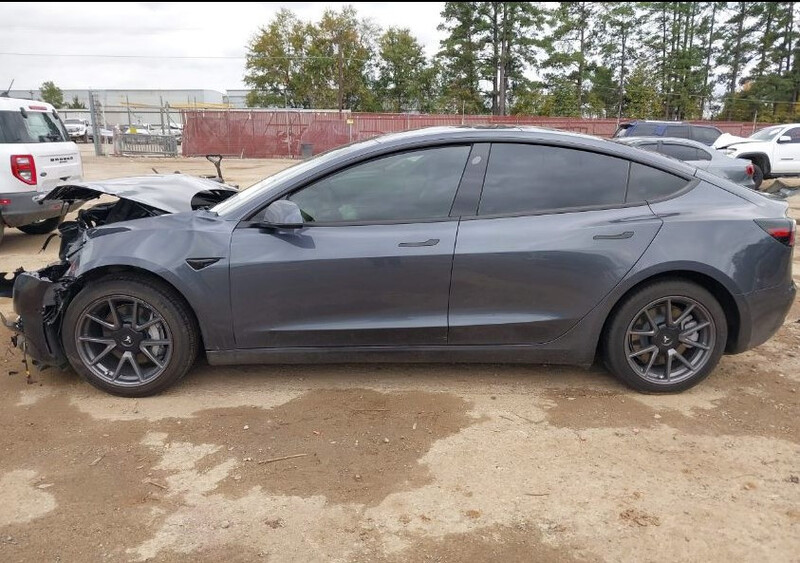 Капот Tesla Model 3 2022 г.  2.0 л электро Киев
