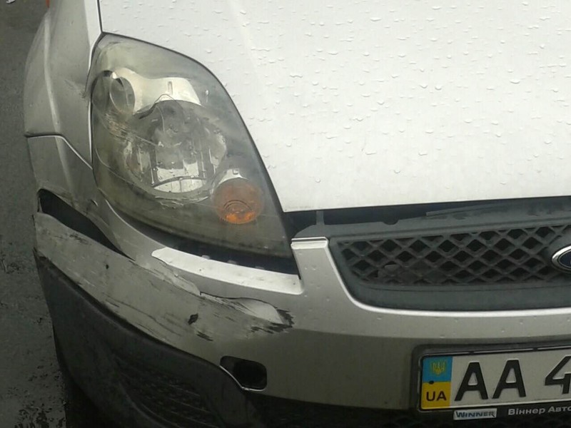 Бампер передний,, фара передняя правая Ford Fiesta MK6 хэтчбек 2006 г.  1.4 л бензин Краматорск