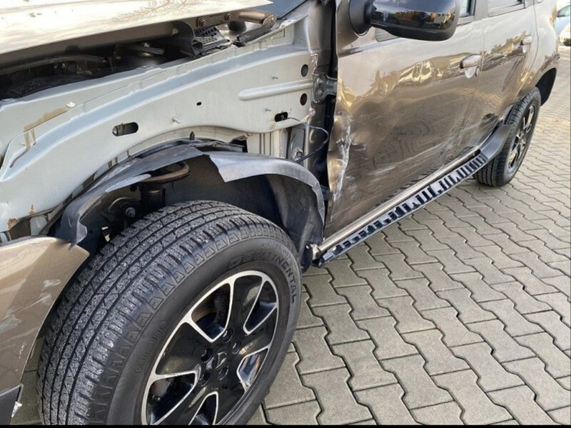 Подкрылок левый Dacia Duster  2017 универсал 1.5 Дизель Ровно