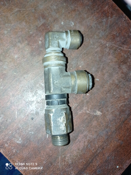 Розйом на подушку Renault Magnum  1996 Корец