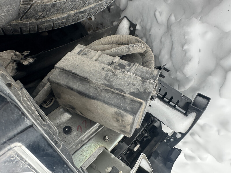 Панель реле под фарой Mitsubishi Outlander  2022 хэтчбек 2.5 Бензин Васильков