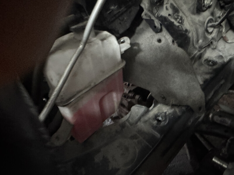 Бачок о/ж Lexus ES  2021 2.5 Гибрид 