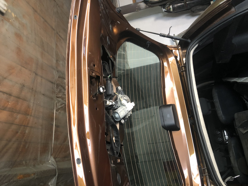 Замок багажника Renault Duster универсал 2010 г.  1.5 л дизель Ровно