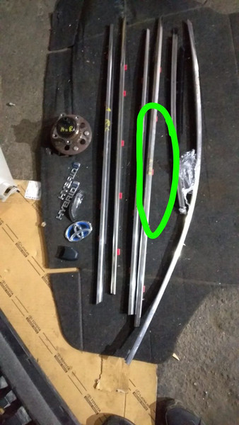 Молдинг двери Toyota Avalon 2013 г.  2.5 л гибрид Ровно