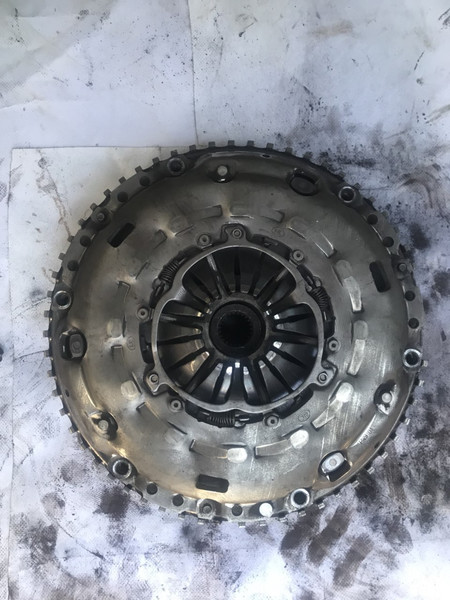 Демпферный маховик bf 3016610 a Mazda 5 2006 г.  2.0 л дизель Ровно