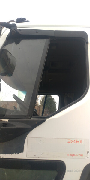 Стекло боковое левое Renault Kerax  2010 1.6 Дизель 