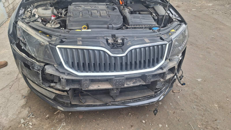 Бампер передний (с отв, под омыватели фар и парктроники) Skoda Octavia 2014 г.  2.0 л дизель Житомир