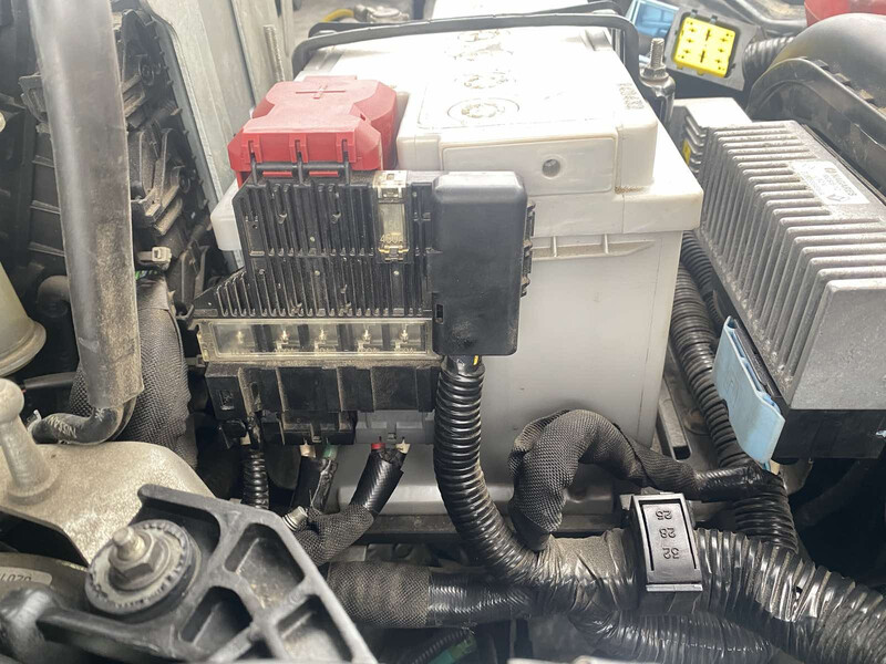 Держатель плавкой вставки Nissan Qashqai 1.5 2011 Калуш