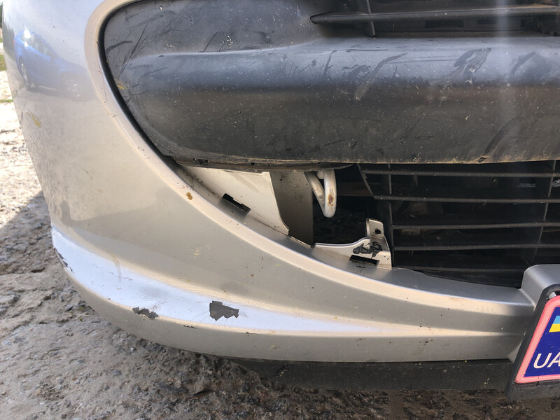 Заглушка бампера Peugeot 206  2010 хэтчбек 1.1 Бензин Днепр