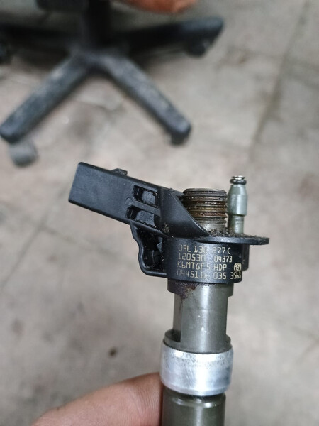 Форсунка Volkswagen T5 (Transporter)  2012 2.0 Дизель 