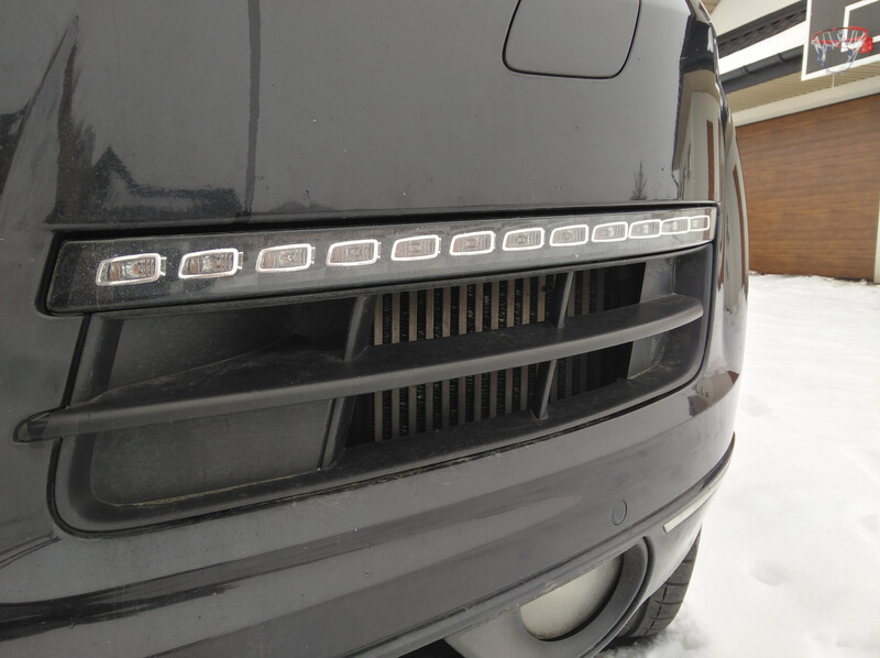 Решетка в передний бампер Audi Q7 2011 г.  3.0 л дизель Ровно