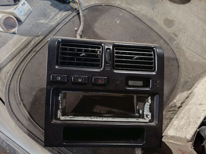 Консоль центральная Toyota Carina E  1992 1.6 Бензин Одесса